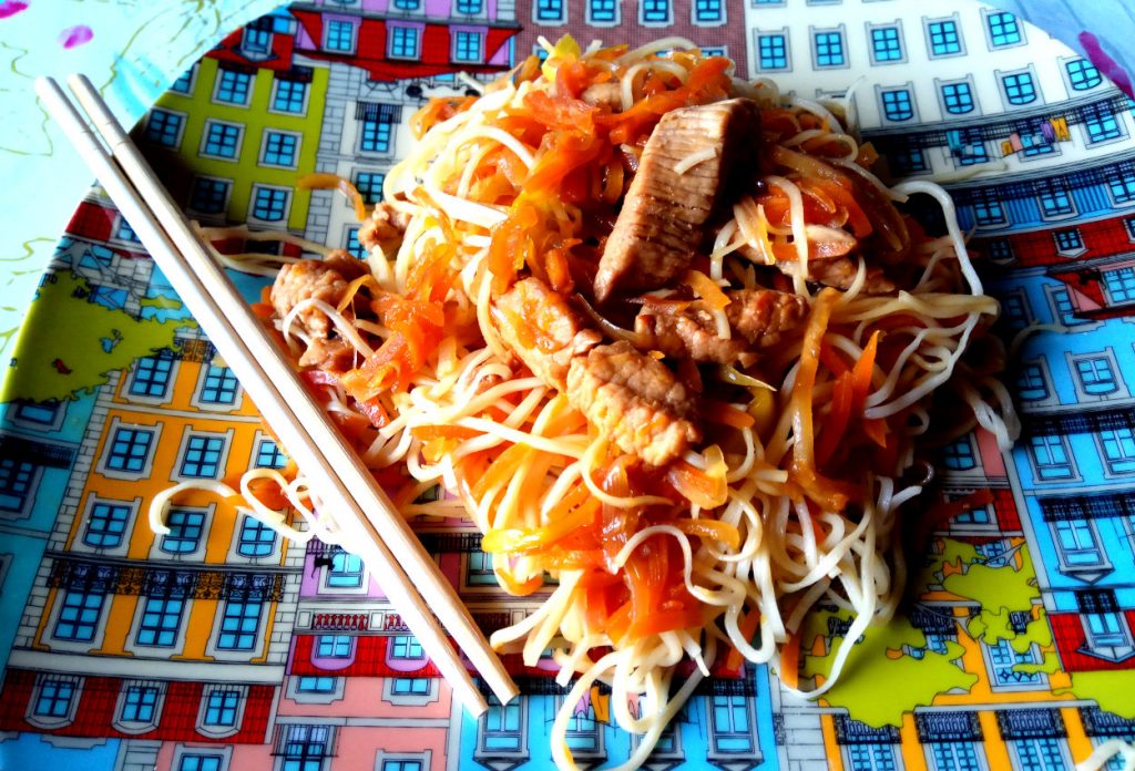 słodko-sojowe noodle z indykiem